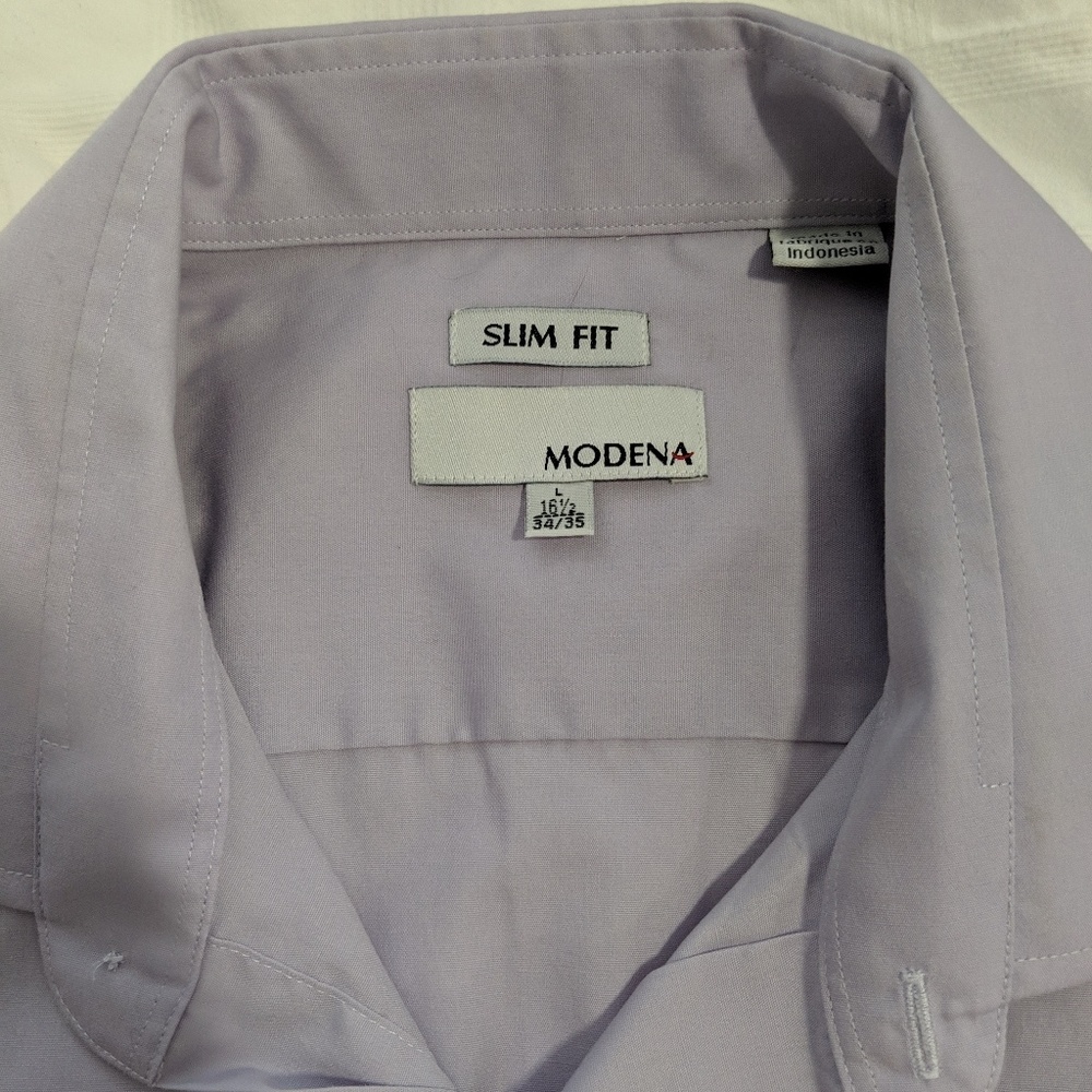 Button down - Picture 3 of 3